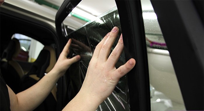 Технология тонирования стекол автомобиля